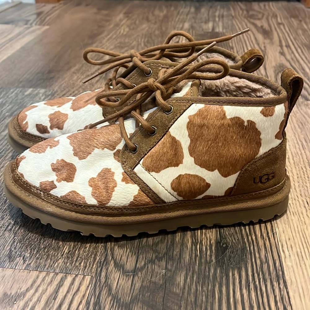 Cow print neumel UGG’s